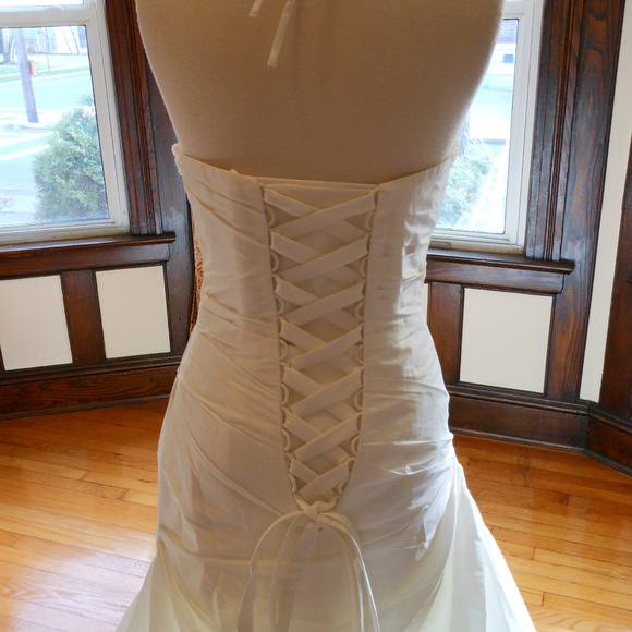 Atelier Diagonal by Pronovias Wedding Dress 5018 - Picture 7 of 8